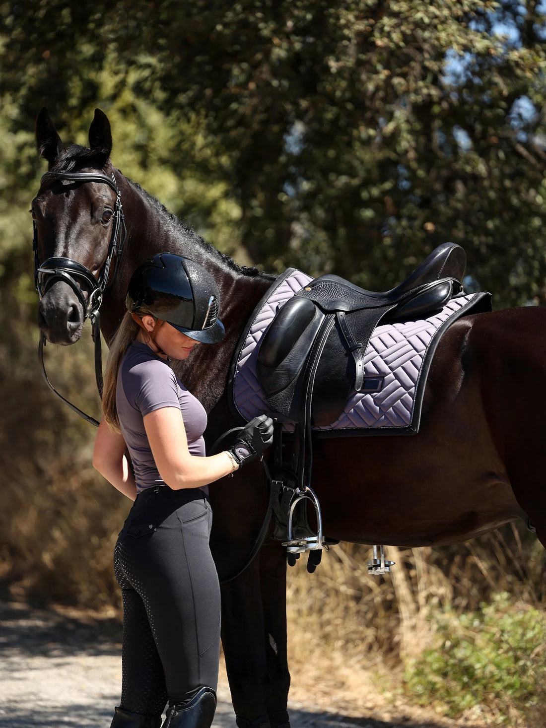 Tapis de selle Modern Dark Violet DRESSAGE - Equestrian Stockholm