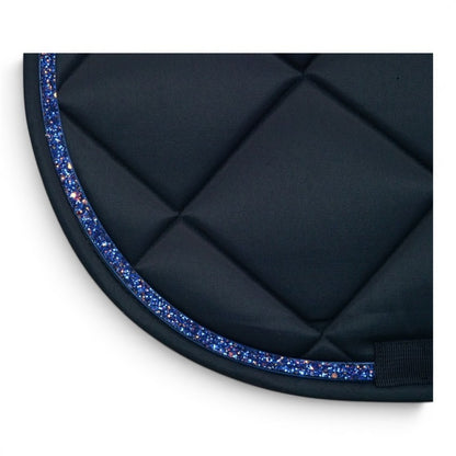 Tapis de selle Bleu marine galon disco bleu BRODERIE - JU&amp;PA