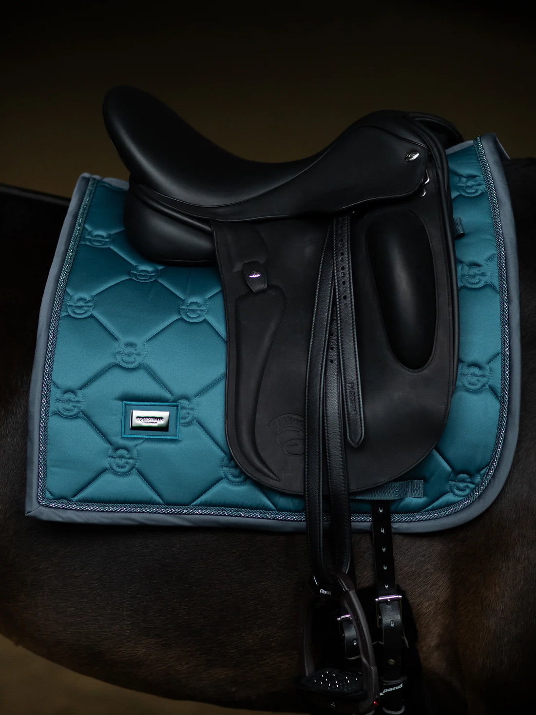 Tapis de selle Teal Blue DRESSAGE - Equestrian Stockholm